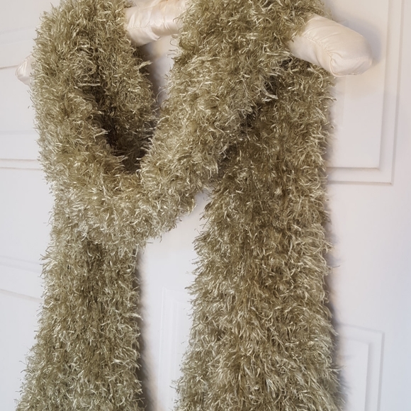 Super soft cute Scarf - Picture 1 of 7